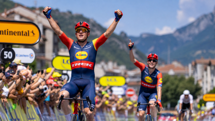 Mads Pedersen assume a Amarela Mads Pedersen vence a 4ª etapa do Tour de France 2026 em Foix pela Lidl-Trek com Quinn Simmons em segundo