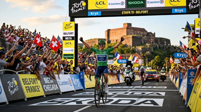 mauro-schmid-vence-13a-etapa-tour-france-2026-capa Mauro Schmid da Team Jayco AlUla cruza a linha de chegada com os braços erguidos após vencer a 13ª etapa do Tour de France 2026 em Belfort