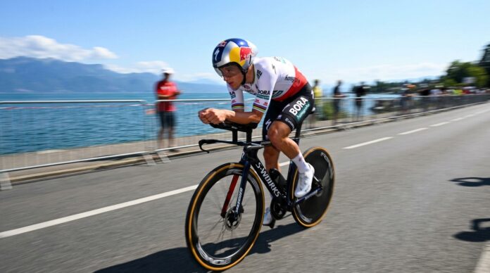 tour-france-2026-etapa-16-evenepoel-capa Remco Evenepoel voando no contrarrelógio da etapa 16 do Tour de France 2026 entre Évian-les-Bains e Thonon-les-Bains